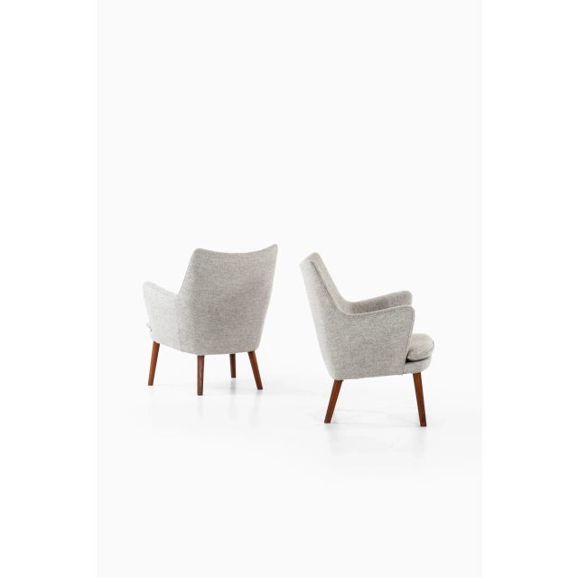 1950s Set of Easy Chairs Model AP20 by Hans Wegner for A.P. Stolen, Denmark For Sale - Image 5 of 11