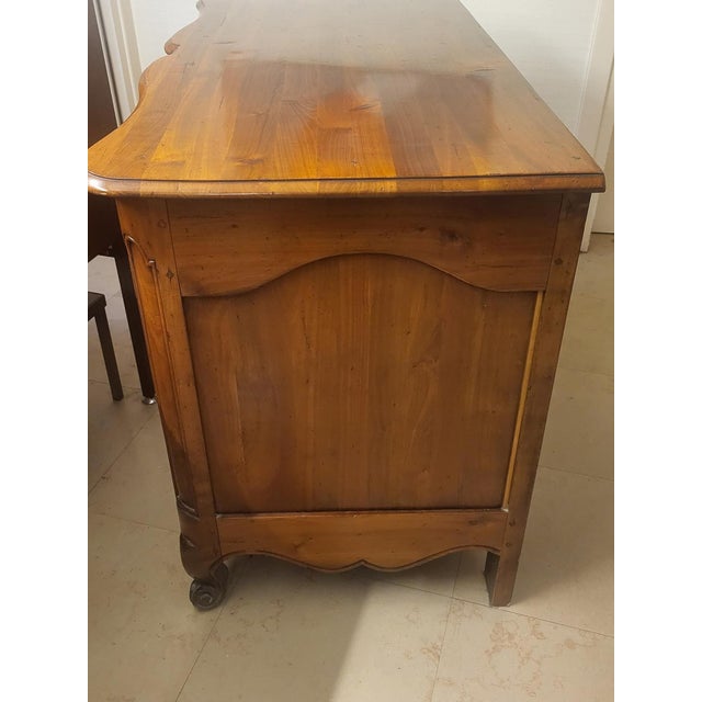 Louis XV Style Crossbow-Shaped Commode in Walnut, France For Sale - Image 18 of 18