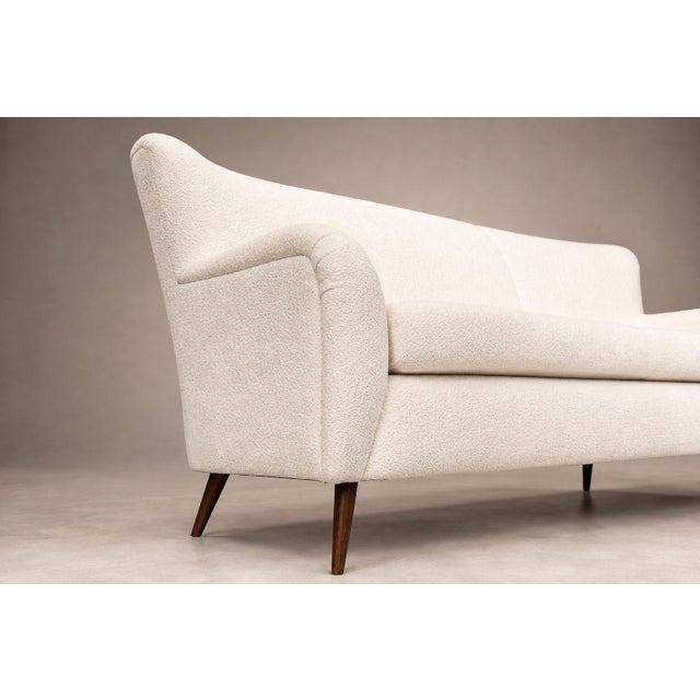 Brazilian Modern Sofa in Off-White Bouclé & Caviuna by Forma, Brazil, 1960s — Lot 51b For Sale - Image 9 of 18