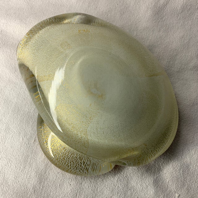 1950s Vintage 1950s Alfredo Barbini Murano Glass Clam Shell Bowl Gold Fleck For Sale - Image 5 of 5