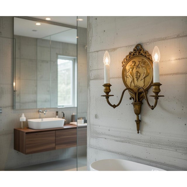 Ausgezeichnete Handarbeit, Feuervergoldete Bronze. The lamp gives a cosy, non-dazzling light The lamp has been rewired and...