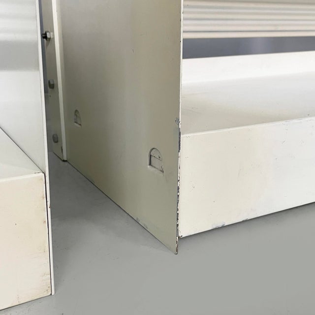 Metal Italian Modern Modular White Congresso Bookcase attributed to Lips Vago, 1970s, Set of 3 For Sale - Image 7 of 18