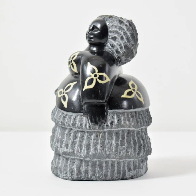 Early 20th Century Early 20th Century Shona Stone Woman Sculpture In The Style of Colleen For Sale - Image 5 of 9