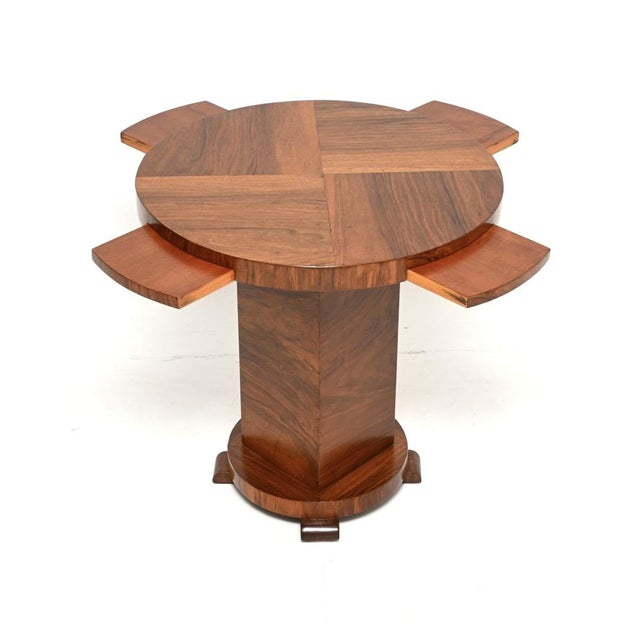 A stunning Art Deco walnut occasional side table, made in England and dating from the 1930’s. It is of superb quality with...