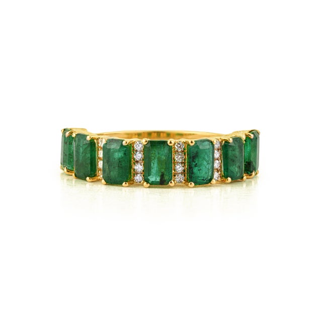 VRJewels 2.2ct Emerald & Diamond Half Band Ring in 18k Yellow Gold Size 6 For Sale - Image 4 of 18