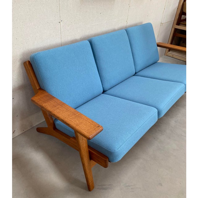 Hans Wegner's most famous designs: the GE 290 sofa and armchair by Getama – minimalist and distinctive with long, ironing-...