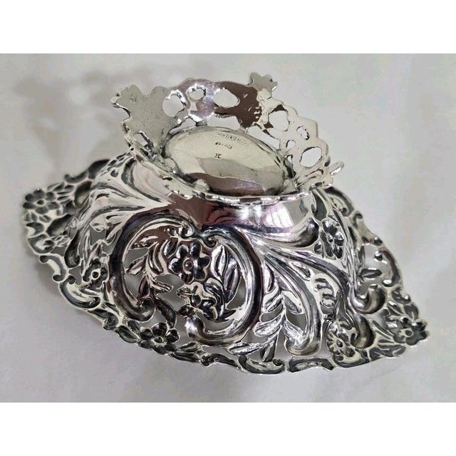 Antique Victorian Sterling Silver Repoussé Trinket Dish from Henry Matthews, 1894 For Sale - Image 9 of 13