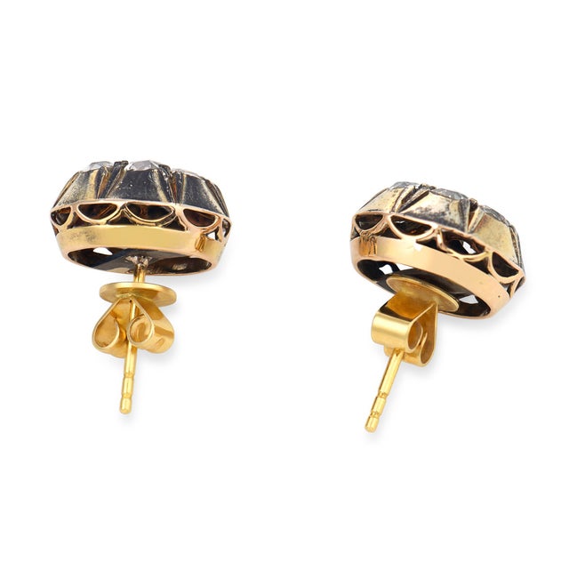 Early 20th Century Pair of Victorian 2.50 Carat Diamond Yellow Gold Silver Stud Earrings For Sale In Los Angeles - Image 6 of 7