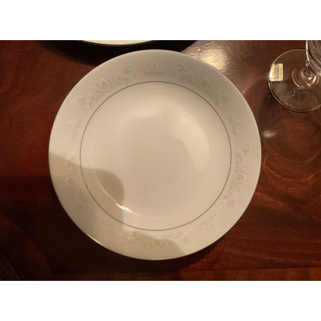 For sale is a timeless classic 8 place setting full dinner set of Elegant Vintage 1970s Crown Ming discontinued Royal...