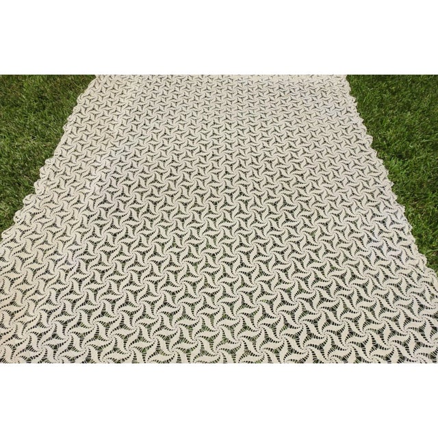Textile Hand Crochet Ecru Pin Wheel Pattern Table Cloth or Bedspread For Sale - Image 7 of 9