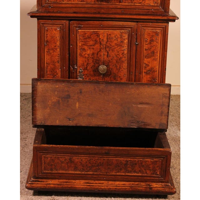 Prie-Dieu or Prayer Kneeler in Walnut and Burl Walnut, 1600s For Sale - Image 5 of 14