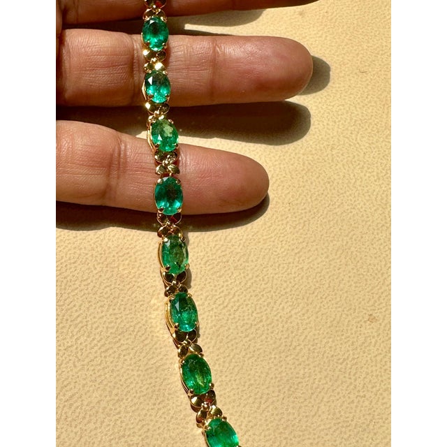 23 Carat Natural Emerald Cocktail Tennis Bracelet 14 Karat Yellow Gold For Sale - Image 4 of 18