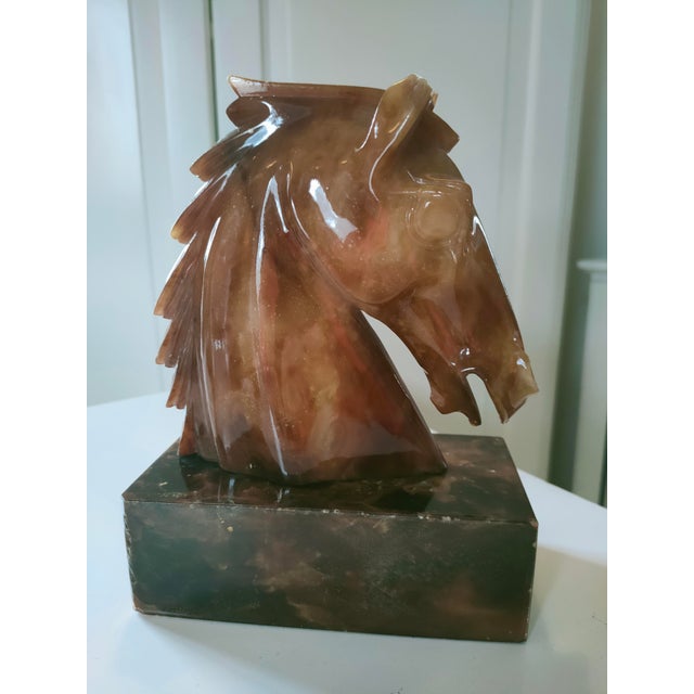 Beautiful sculpture representing the head of a horse on a rectangular base, in scaglione alabaster (from the Volterra...