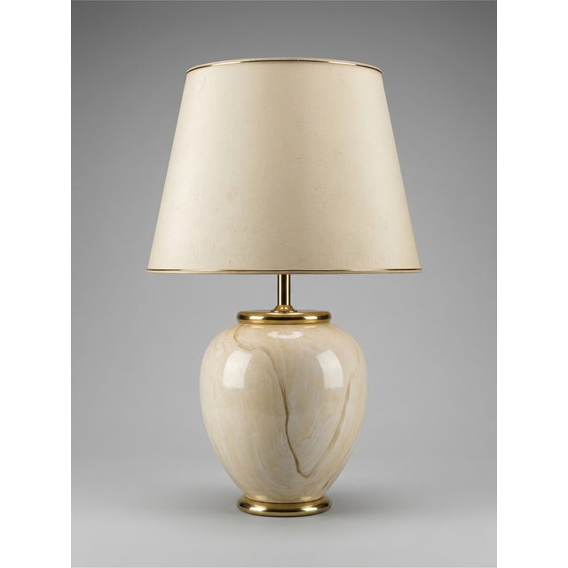 Large Vintage Hollywood Regency Ceramic Lamp with Beige Onyx Effect and Gilded Brass from Faïencerie De Bruyn, 1970s For Sale - Image 10 of 10