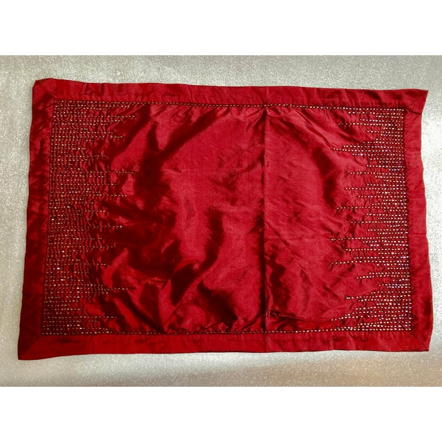 From Sethi &Sethi add a touch of glamour and elegance to your dining table with this beautiful hand beaded decorative...