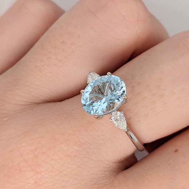 Contemporary 1.4Ct Aquamarine and Pear Diamond Accents in Solid 14k White Gold, Size 6.75 For Sale - Image 3 of 8