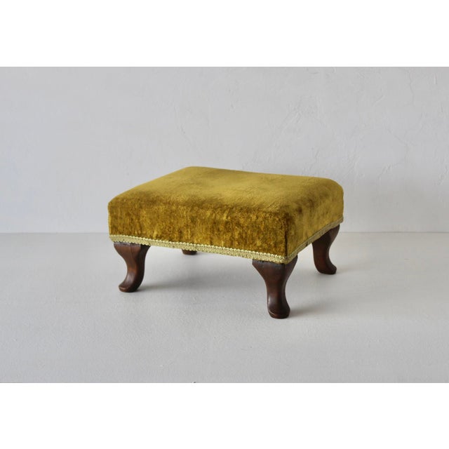 Vintage Queen Anne-Style Velvet Cushion Cabriole Legs Footstool Ottoman For Sale In Miami - Image 6 of 15