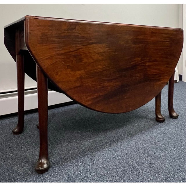 Queen Anne Antique 18th Century Mahogany Queen Anne Drop Leaf Dining Table Circa 1760 For Sale - Image 3 of 10