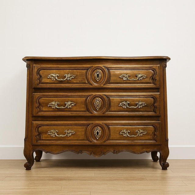 Louis XV Curved Lyon Chest of Drawers in Walnut For Sale - Image 5 of 6