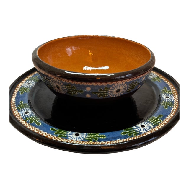 1988 Mexican Studio Pottery Plate & Bowl Set by Day Allen – Hand-Painted Terracotta For Sale