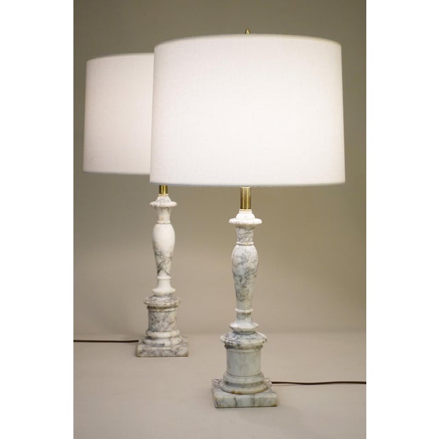 Hollywood Regency 1960s Large Matched Pair Neo Classic Hollywood Regency Modern Carrara Marble Tuscan Column Style Table Lamps For Sale - Image 3 of 11