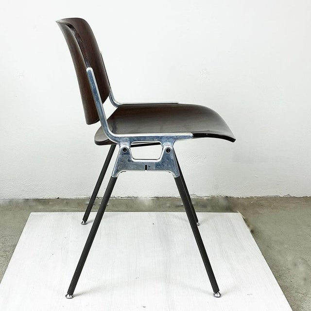 Brown Wooden DSC 106 Stacking Chair attributed to Giancarlo Piretti for Castelli / Anonima Castelli, Italy, 1970s For Sale - Image 6 of 14