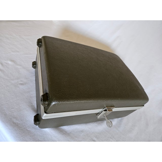 1960s 1960s Modern Portable Cocktail Bar Case For Sale - Image 5 of 7