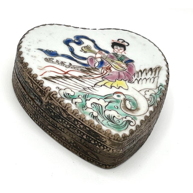 Art Deco Vintage Moriyama Morinmachi Heart Shaped Porcelain Trinket Box For Sale - Image 3 of 9
