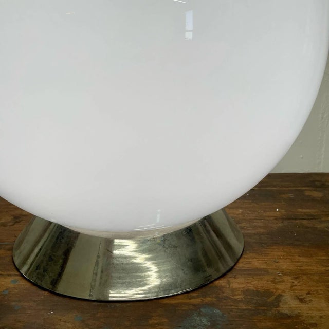 Cream Large Mid-Century Modern Handblown Glass and Chrome Table / Desk Lamp, Italian For Sale - Image 8 of 13