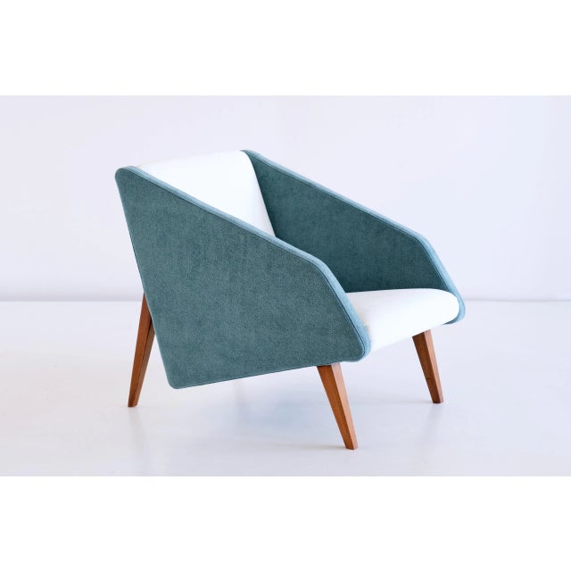 This rare armchair was produced in Italy in the late 1950s. The design is attributed to Gio Ponti. The geometric shape and...