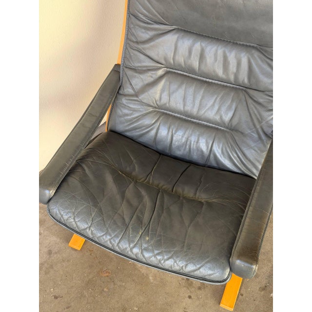 Mid 20th Century Mid 20th Century Norwegian Lounge Chair in Style of Ekornes– MCM Grey Leather & Bentwood Frame Armchair For Sale - Image 5 of 10