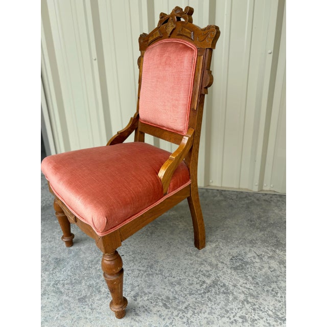 Victorian 1920s Antique Victorian Eastlake Carved Mahogany Side Chair in Salmon Pink Velvet | Ornately Carved Accent Chair For Sale - Image 3 of 6