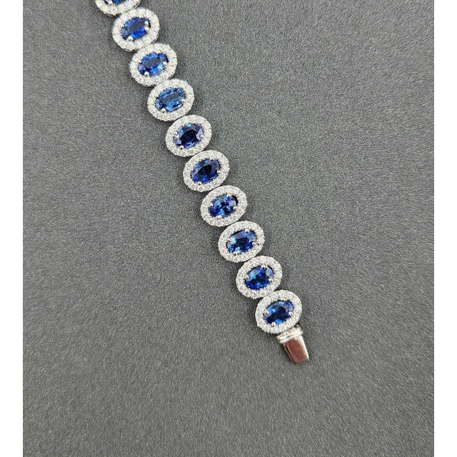 Early 21st Century 22.10 Ct Natural Sapphire & Diamond Tennis Bracelet For Sale - Image 5 of 8