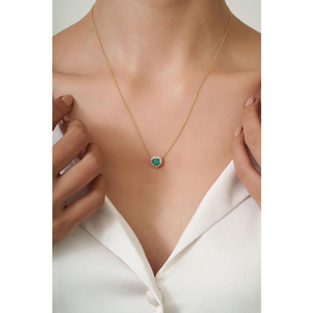 Heart-Cut Natural Emerald Diamond Vintage Necklace in 14k Yellow Gold For Sale - Image 9 of 15