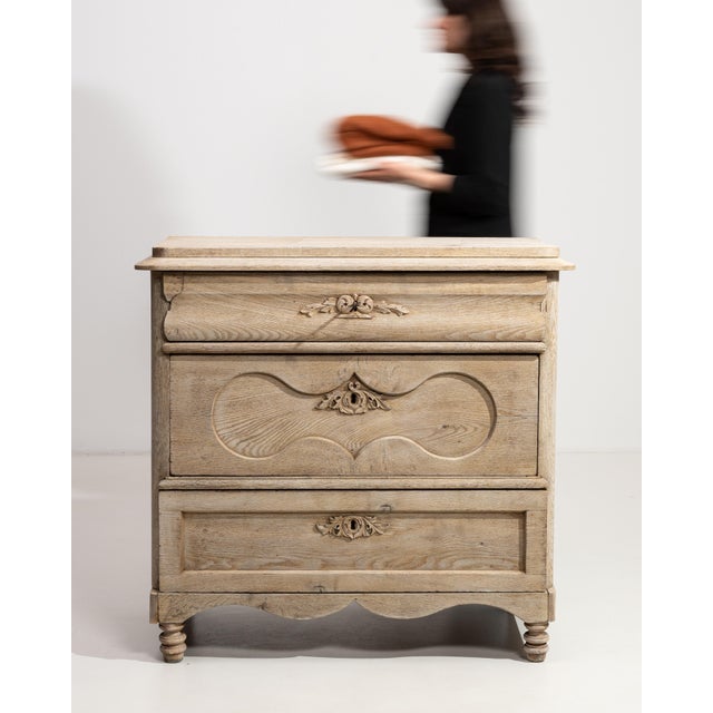 Neoclassical 19th Century Oak Chest Of Drawers For Sale - Image 3 of 10