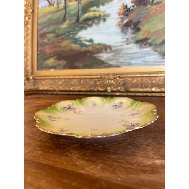 1970s Hand-Painted Cabinet Plate With Green and Gold Toned Ombre Border and Purple Floral Sprays For Sale In Seattle - Image 6 of 9
