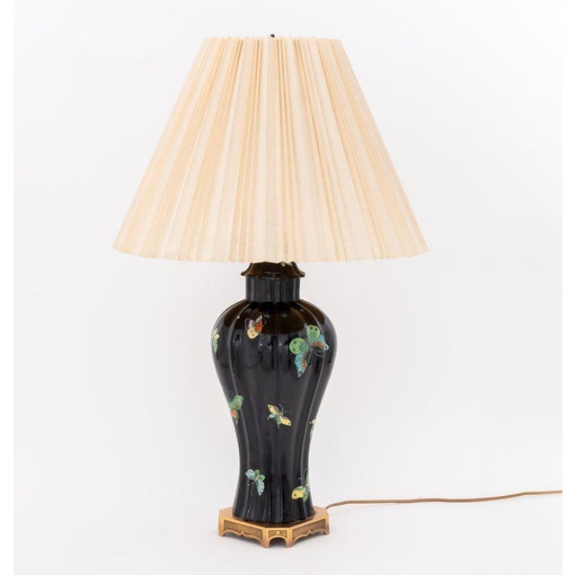 Mid 20th Century Chinese Famille Noir Vase Mounted as a Table Lamp For Sale - Image 5 of 7