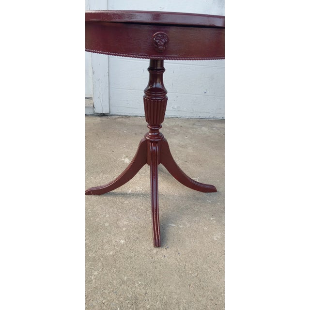 1930s Vintage Elegant Round Pedestal Table in Deep Mahogany Finish Antique For Sale - Image 10 of 12