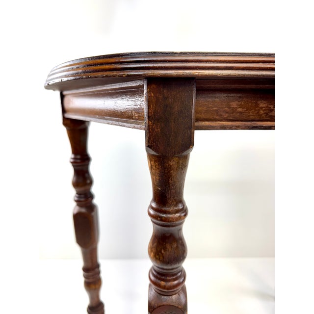 This vintage English Jacobean Revival occasional table showcases classic craftsmanship with an elegant oval oak top,...