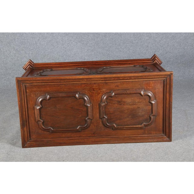 Antique Baroque Chest in Walnut, 1750 For Sale - Image 6 of 18