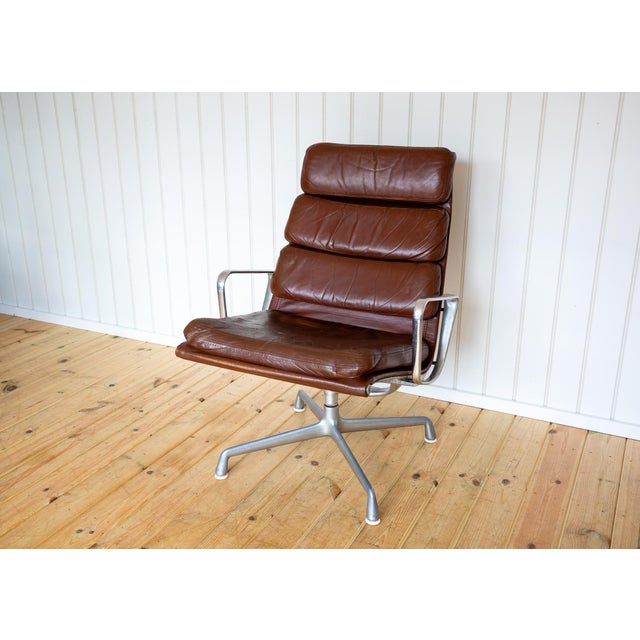Metal Soft Pad Leather Aluminium EA216 Lounge Chair by Charles and Ray Eames for Herman Miller, 1975 For Sale - Image 7 of 18