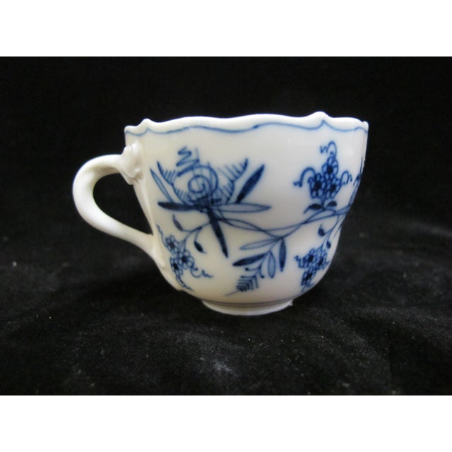 Early 20th Century Meissen Porcelain Blue Onion Demitasse Coffee Cup & Saucer Set of 8 For Sale - Image 5 of 11