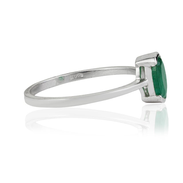 Metal Minimalist 925 Sterling Silver Natural 0.83 Ct Oval Emerald Solitaire Ring Size 8 For Sale - Image 7 of 13