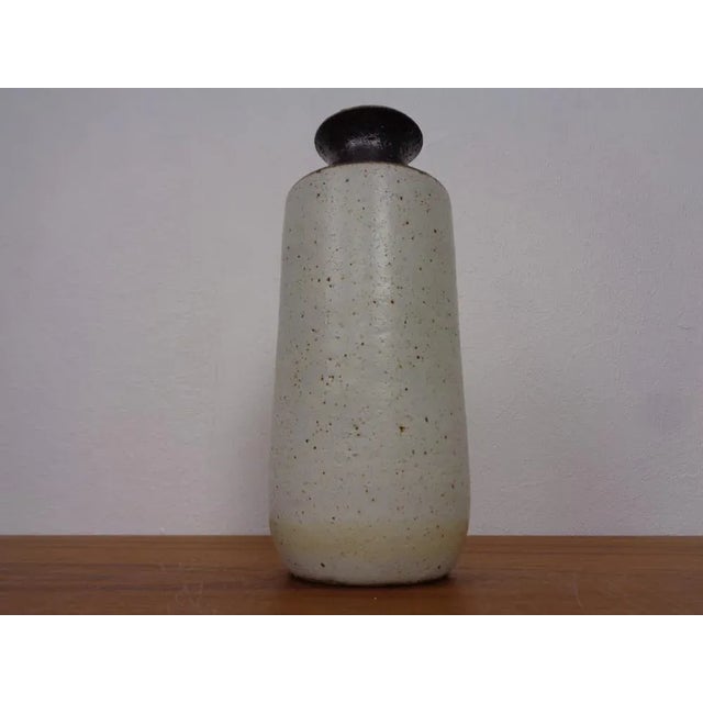 Contemporary Minimalist Stoneware Vase by Bruno Gambone, Italy, 1970s For Sale - Image 3 of 12