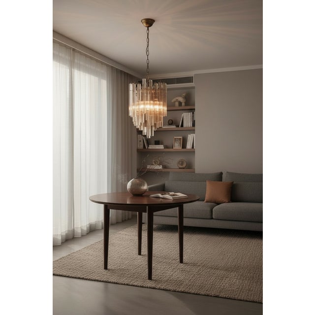 Murano Glass Trilobi Chandelier, Italy, 1970s This elegant 1970s Murano chandelier is composed of a cascading arrangement...