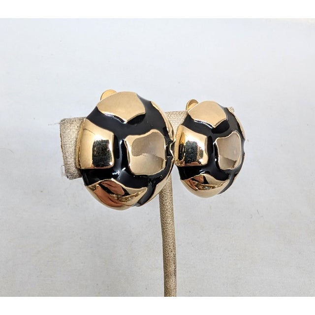 Vintage Signed Valentino Modernist Round Domed Goldtone Black Enamel Clip Earrings-2 Pieces For Sale In Philadelphia - Image 6 of 7