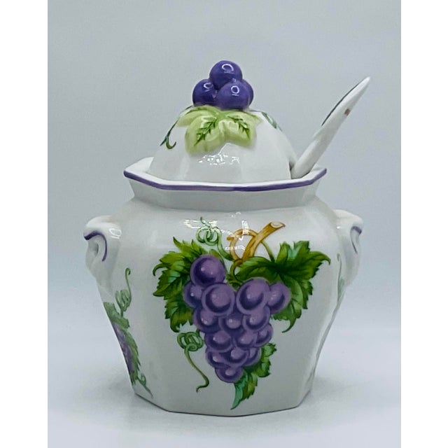 Illustration 1980s Lenox “Orchard” Porcelain Jam & Jelly Jar Set — 6 Jars With Lids, Spoons & Wooden Two-Tier Caddy For Sale - Image 3 of 17