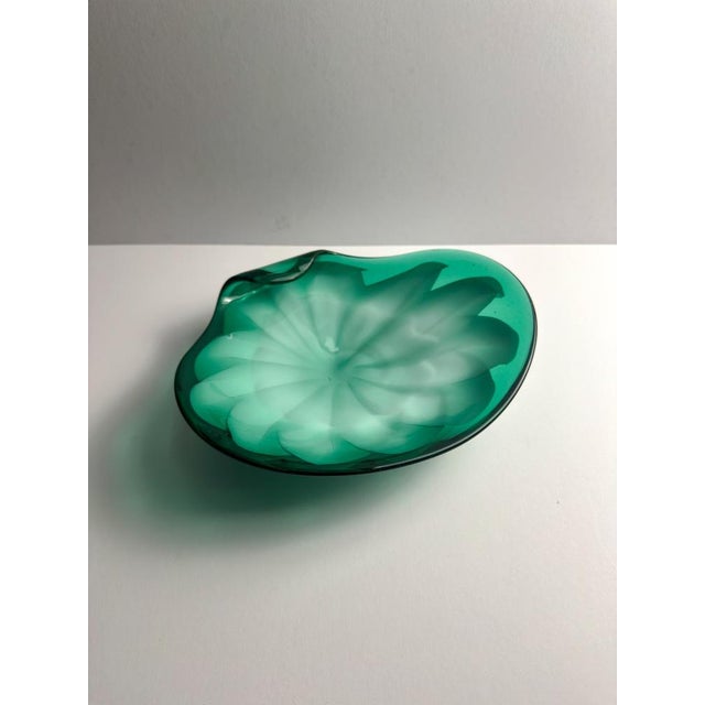 Mid-Century Modern Murano Glass Bowl in Green and White Lattimo, Italy, 1960s For Sale - Image 10 of 11