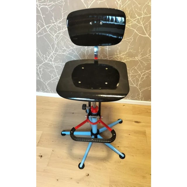 Workshop chair steel structure seat and lacquered/varnished wood back Height adjustment from 40 to 79 cm at the seat...