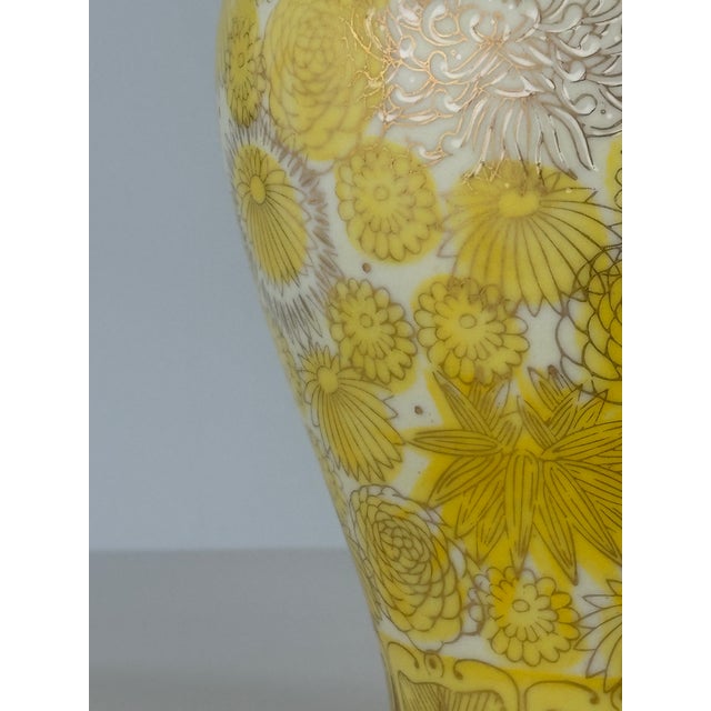 1960s Mid-Century Asian Modern Floral Yellow & White Hand-Painted Porcelain Ginger Jar Vase For Sale - Image 5 of 6